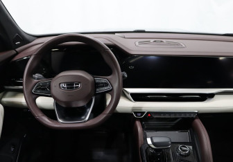 Подержанный автомобиль Geely Monjaro 2023 года (14 фото)