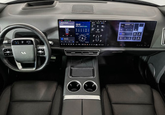 Подержанный автомобиль LiXiang L9 2023 года (11 фото)