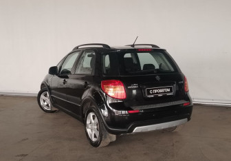 Подержанный автомобиль Suzuki SX4 Hatchback 2010 года (7 фото)