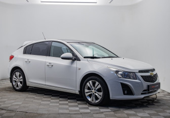 Подержанный автомобиль Chevrolet Cruze Hatchback 2013 года (7 фото)