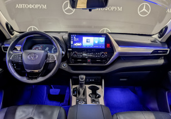 Подержанный автомобиль Toyota Highlander 2024 года (14 фото)