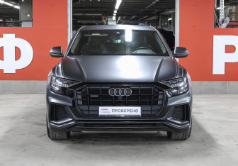 Подержанный автомобиль Audi Q8 2019 года (2 фото)