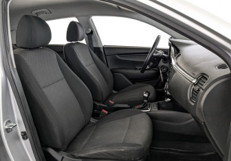 Подержанный автомобиль Kia Rio Hatchback 2021 года (23 фото)