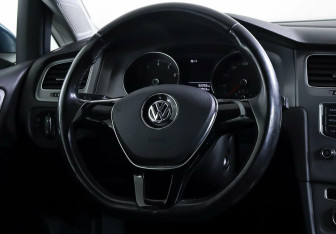 Подержанный автомобиль Volkswagen Golf Hatchback 2013 года (12 фото)