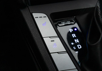 Подержанный автомобиль Hyundai Elantra Sedan 2020 года (14 фото)