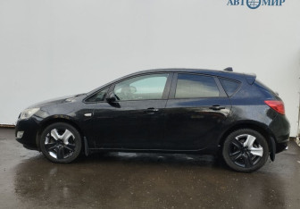 Подержанный автомобиль Opel Astra Hatchback 2010 года (5 фото)