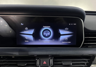 Подержанный автомобиль Hongqi HS5 2023 года (17 фото)