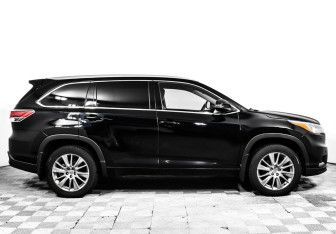 Подержанный автомобиль Toyota Highlander 2014 года (4 фото)