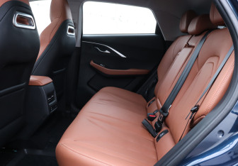 Подержанный автомобиль Omoda C5 2023 года (10 фото)