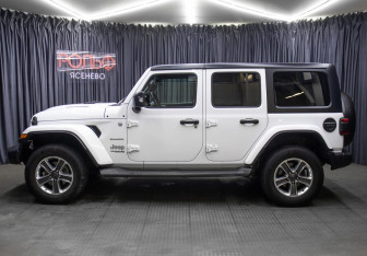 Подержанный автомобиль Jeep Wrangler 2020 года (8 фото)