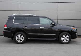 Подержанный автомобиль Lexus LX 2014 года (4 фото)