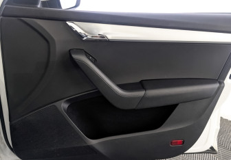 Подержанный автомобиль Skoda Octavia Liftback 2018 года (25 фото)