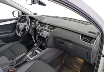 Подержанный автомобиль Skoda Octavia Liftback 2018 года (13 фото)