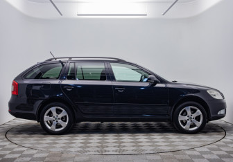 Подержанный автомобиль Skoda Octavia Wagon 2012 года (6 фото)
