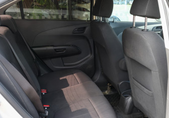 Подержанный автомобиль Chevrolet Aveo Sedan 2013 года (12 фото)