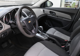 Подержанный автомобиль Chevrolet Cruze Sedan 2014 года (15 фото)