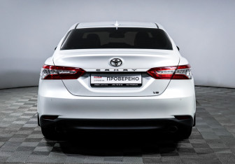 Подержанный автомобиль Toyota Camry Sedan 2021 года (6 фото)
