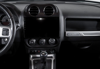 Подержанный автомобиль Jeep Compass 2013 года (13 фото)