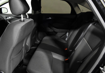 Подержанный автомобиль Ford Focus Sedan 2013 года (13 фото)