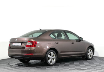 Подержанный автомобиль Skoda Octavia Liftback 2015 года (5 фото)