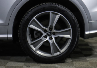 Подержанный автомобиль Audi Q5 2019 года (26 фото)