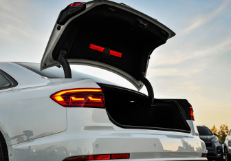 Подержанный автомобиль Audi S8 2020 года (39 фото)