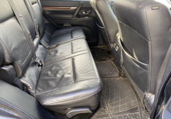 Подержанный автомобиль Mitsubishi Pajero 2008 года (11 фото)