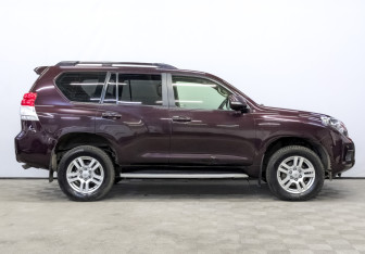 Подержанный автомобиль Toyota Land Cruiser Prado 2011 года (4 фото)