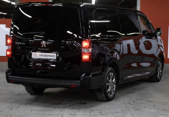 Подержанный автомобиль Peugeot Traveller 2020 года (5 фото)