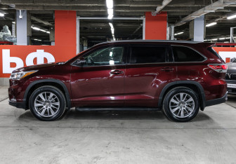 Подержанный автомобиль Toyota Highlander 2014 года (6 фото)