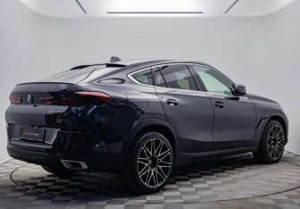 Подержанный автомобиль BMW X6 2020 года (5 фото)