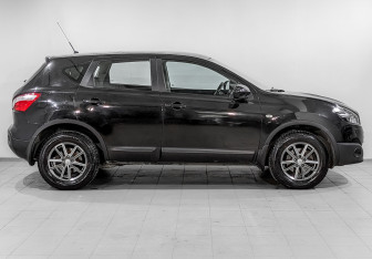 Подержанный автомобиль Nissan Qashqai 2013 года (4 фото)