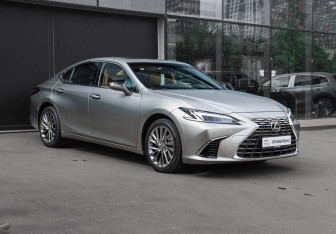Подержанный автомобиль Lexus ES 2025 года (3 фото)