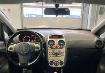 Подержанный автомобиль Opel Corsa 2008 года (10 фото)