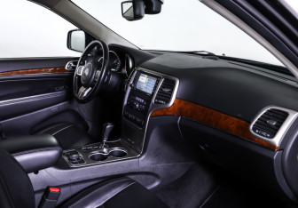 Подержанный автомобиль Jeep Grand Cherokee 2012 года (11 фото)