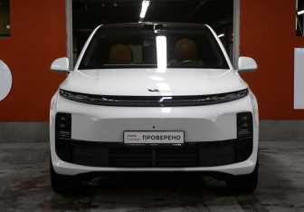 Подержанный автомобиль LiXiang L6 2025 года (2 фото)