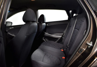 Подержанный автомобиль Hyundai Solaris Hatchback 2015 года (14 фото)