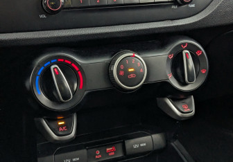 Подержанный автомобиль Kia Rio Hatchback 2019 года (25 фото)