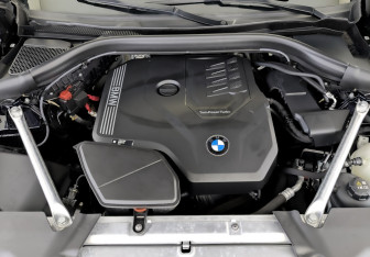 Подержанный автомобиль BMW X3 2024 года (9 фото)