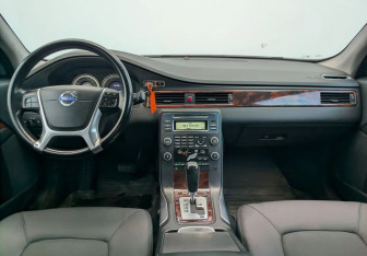 Подержанный автомобиль Volvo S80 2011 года (9 фото)