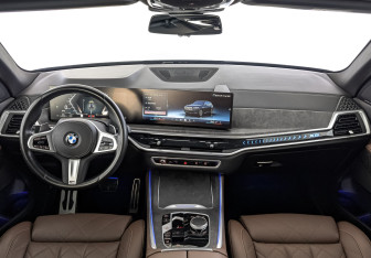 Подержанный автомобиль BMW X5 2023 года (14 фото)