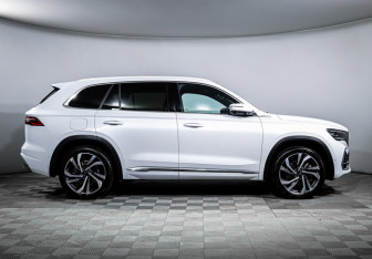 Подержанный автомобиль Geely Monjaro 2024 года (4 фото)
