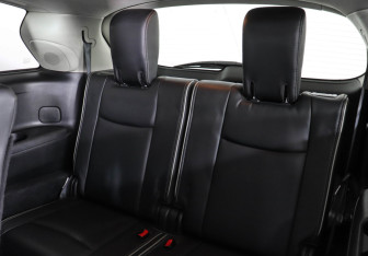 Подержанный автомобиль Infiniti QX60 2017 года (13 фото)