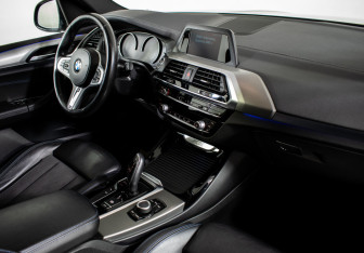 Подержанный автомобиль BMW X3 2018 года (10 фото)