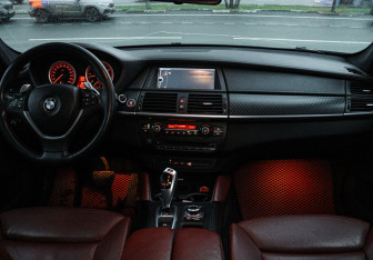 Подержанный автомобиль BMW X6 2010 года (13 фото)