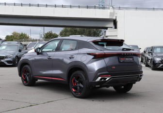 Подержанный автомобиль Omoda C5 2023 года (7 фото)