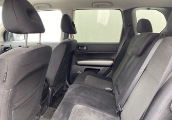 Подержанный автомобиль Nissan X-Trail 2014 года (10 фото)