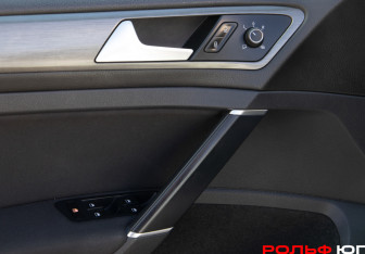 Подержанный автомобиль Volkswagen Golf Hatchback 2013 года (17 фото)