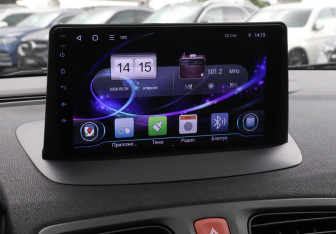 Подержанный автомобиль Renault Fluence 2014 года (15 фото)