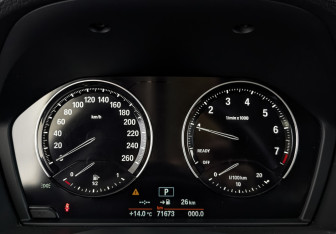 Подержанный автомобиль BMW X1 2018 года (16 фото)